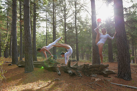 simsearch:858-03799642,k - Dancers posing on log in forest Stock Photo - Premium Royalty-Free, Code: 649-09205743