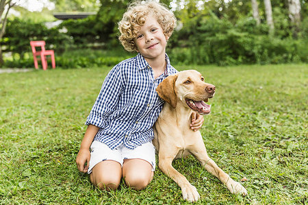 simsearch:6122-07698204,k - Portrait of boy sitting with dog in garden Stock Photo - Premium Royalty-Free, Code: 649-09208293