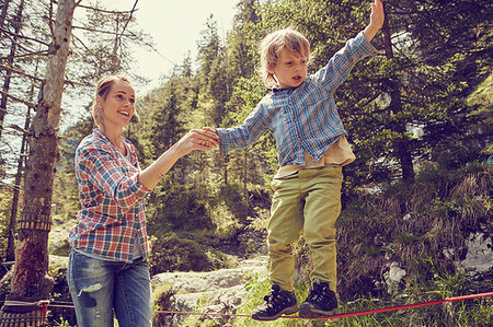 simsearch:614-07031875,k - Boy balancing on rope with help from mother, Ehrwald, Tyrol, Austria Foto de stock - Sin royalties Premium, Código: 649-09208901