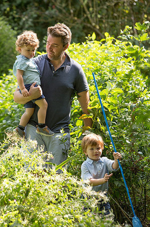 simsearch:649-07437107,k - Father and children walking in park Stock Photo - Premium Royalty-Free, Code: 649-09212815