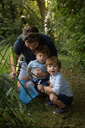 simsearch:649-07437107,k - Father and children with fishing net in park Stock Photo - Premium Royalty-Free, Code: 649-09212826