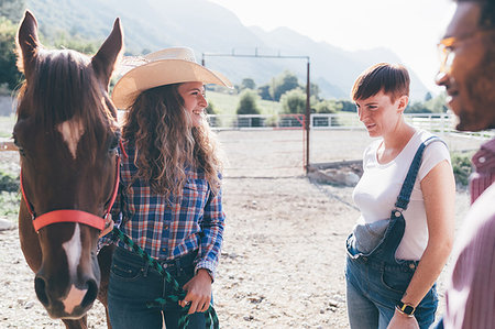 Young cowgirl with horse in rural equestrian arena Photographie de stock - Premium Libres de Droits, Code: 649-09213048