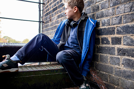 simsearch:649-07648247,k - Boy leaning against brickwall Stock Photo - Premium Royalty-Free, Code: 649-09213492