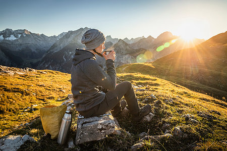 simsearch:614-07486939,k - Hiker taking break with warm drink, Karwendel region, Hinterriss, Tirol, Austria Stock Photo - Premium Royalty-Free, Code: 649-09230778