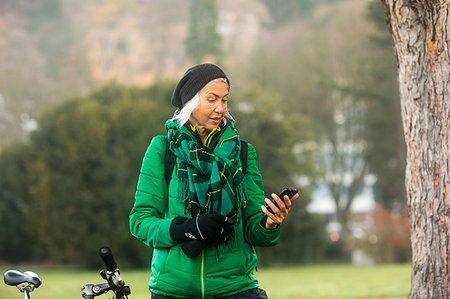 simsearch:693-05552857,k - Mature woman using smartphone in park Stock Photo - Premium Royalty-Free, Code: 649-09230865