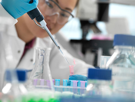 simsearch:649-07279795,k - Scientist pipetting sample into vial during genetic experiment in laboratory Stock Photo - Premium Royalty-Free, Code: 649-09246053