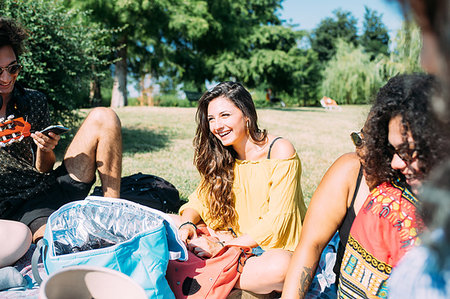 simsearch:649-07239413,k - Group of friends relaxing at picnic in park Stock Photo - Premium Royalty-Free, Code: 649-09257825