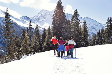 simsearch:649-07437959,k - Mature couple and daughters taking a break while snowshoeing in snow covered mountain landscape, Styria, Tyrol, Austria Foto de stock - Sin royalties Premium, Código: 649-09258155