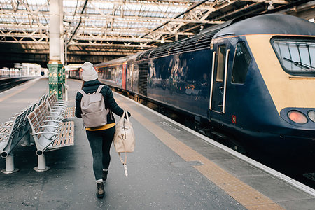 simsearch:695-05773315,k - Woman walking to train at platform, Edinburgh, Scotland Stock Photo - Premium Royalty-Free, Code: 649-09258212