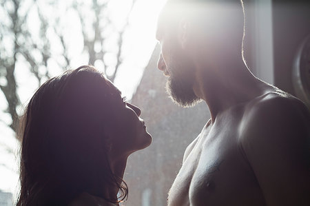 Semi-naked hipster couple bonding at home Photographie de stock - Premium Libres de Droits, Code: 649-09250964