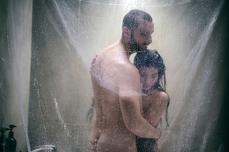 Naked hipster couple in shower Photographie de stock - Premium Libres de Droits, Code: 649-09250976