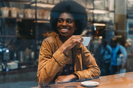 simsearch:614-09078761,k - Young woman with afro hair having coffee in cafe Stock Photo - Premium Royalty-Free, Code: 649-09268487