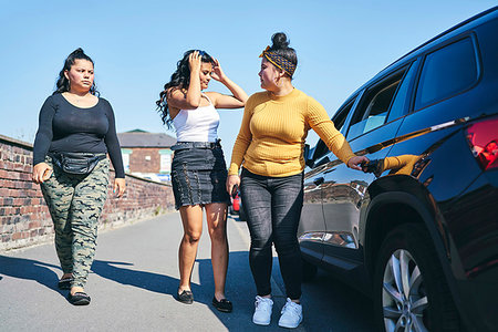 simsearch:649-07736862,k - Young woman and two teenage sisters opening car door, UK Stock Photo - Premium Royalty-Free, Code: 649-09275604