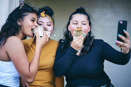 simsearch:649-07736862,k - Young woman and teenage sisters posing for selfie while eating cakes Stock Photo - Premium Royalty-Free, Code: 649-09275611