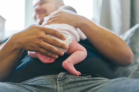 simsearch:632-08001820,k - Baby resting on father's chest at home Stock Photo - Premium Royalty-Free, Code: 649-09275877