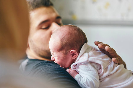 simsearch:6113-07543205,k - Baby resting on father's chest at home Stock Photo - Premium Royalty-Free, Code: 649-09275878