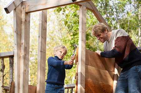 simsearch:649-09078617,k - Father and son building treehouse together in garden Stock Photo - Premium Royalty-Free, Code: 649-09277424