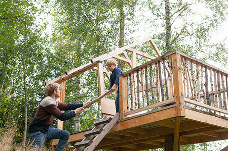 simsearch:649-08924209,k - Father and son building treehouse together in garden Stock Photo - Premium Royalty-Free, Code: 649-09277431