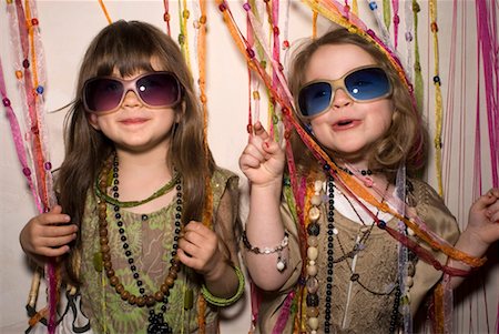 shirt collar - Two girls (2-4) having fun in party clothes. Foto de stock - Sin royalties Premium, Código: 649-01557360