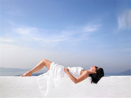 simsearch:649-02054287,k - Woman resting on a white wall Stock Photo - Premium Royalty-Free, Code: 649-02054168