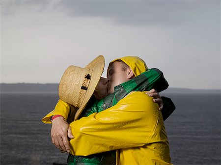 simsearch:649-01696405,k - Couple kissing and hugging in the rain Stock Photo - Premium Royalty-Free, Code: 649-02055266