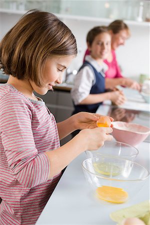 friends cooking inside - Girl separating egg yolk and egg white Stock Photo - Premium Royalty-Free, Code: 649-02053954