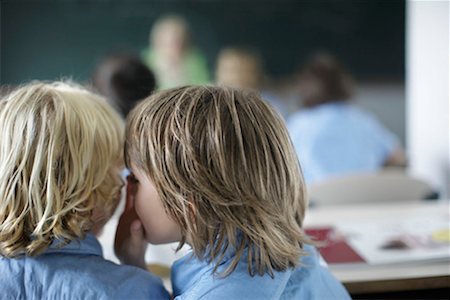 School boy whispering Photographie de stock - Premium Libres de Droits, Code: 649-02199310