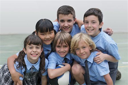 private school - Enfants d'âge scolaire dans la photo de groupe Photographie de stock - Premium Libres de Droits, Code: 649-02199357