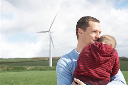 simsearch:649-05657717,k - Father holding son on a wind farm Foto de stock - Sin royalties Premium, Código: 649-02199590