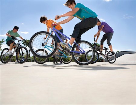 simsearch:614-07239995,k - Teen boys riding bikes Stock Photo - Premium Royalty-Free, Code: 649-02290291