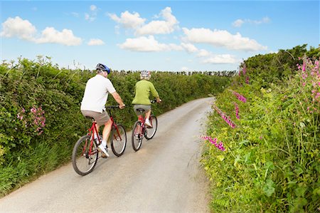 simsearch:6122-07699789,k - Senior couple cycling up country lane Stock Photo - Premium Royalty-Free, Code: 649-02290589