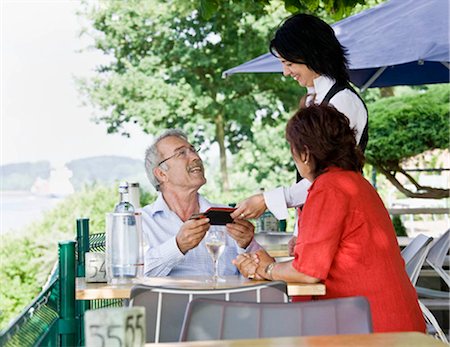 Waitress bringing the bill to the table Stock Photo - Premium Royalty-Free, Code: 649-02665447