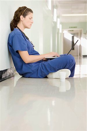 A female doctor on her laptop Stock Photo - Premium Royalty-Free, Code: 649-02666343