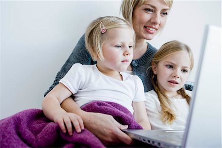 simsearch:649-06304951,k - Mother and two girls looking at laptop Stock Photo - Premium Royalty-Free, Code: 649-02731456