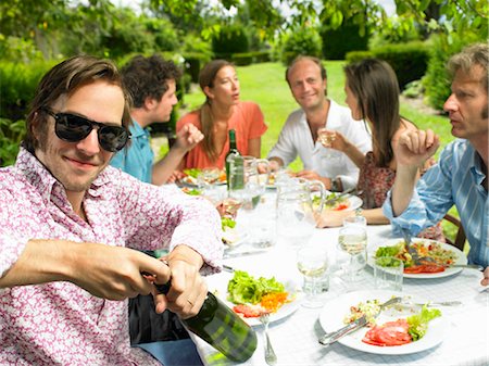 pictures man opening bottle - Lunch in the garden Stock Photo - Premium Royalty-Free, Code: 649-02731639