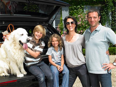 dog in the car - Family standing against their car Stock Photo - Premium Royalty-Free, Code: 649-02731750