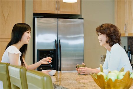 simsearch:649-05656972,k - Mother and daughter talking in kitchen Stock Photo - Premium Royalty-Free, Code: 649-02732271