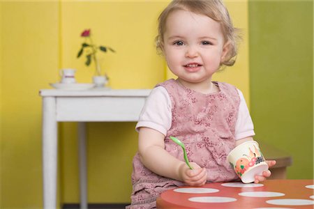 simsearch:649-05520883,k - Young girl on table with sundae Stock Photo - Premium Royalty-Free, Code: 649-02732507