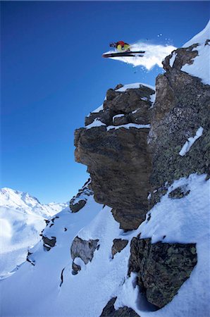simsearch:649-06622380,k - Extreme skier jumping from rock Foto de stock - Sin royalties Premium, Código: 649-02732592