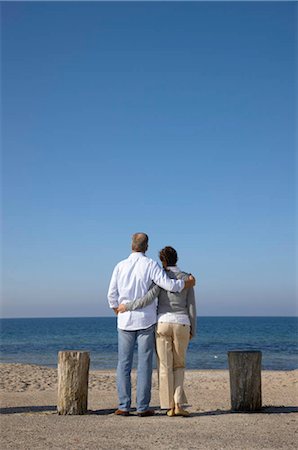 simsearch:649-07520161,k - Mature couple looking at sea view Stock Photo - Premium Royalty-Free, Code: 649-02732618