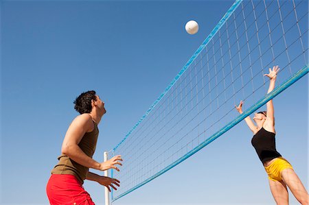 simsearch:632-01161489,k - Couple Playing Beach Volleyball Foto de stock - Sin royalties Premium, Código: 649-03008557