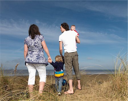 simsearch:649-05950793,k - family at beach looking out to sea Stock Photo - Premium Royalty-Free, Code: 649-03008839