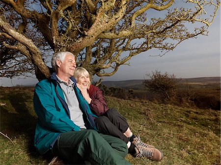 simsearch:649-08239088,k - mature couple sitting against tree Stock Photo - Premium Royalty-Free, Code: 649-03008899