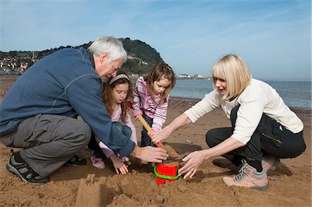 simsearch:649-03775589,k - mature couple with children on beach Stock Photo - Premium Royalty-Free, Code: 649-03008904