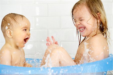 siblings bathing - Brother and sister playing in bath Stock Photo - Premium Royalty-Free, Code: 649-03009073
