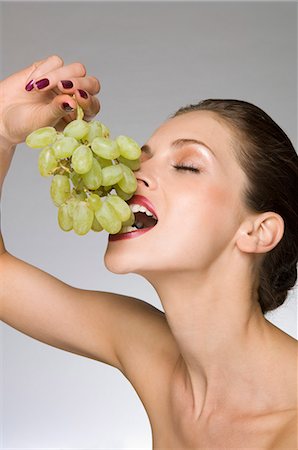 female beauty eating grapes Stock Photo - Premium Royalty-Free, Code: 649-03009293