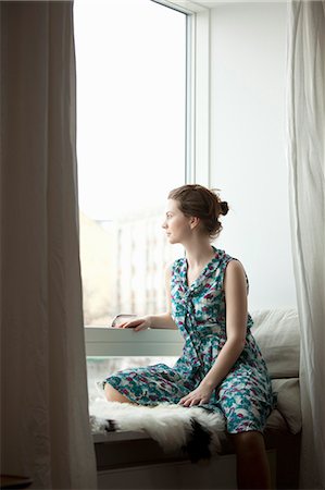 simsearch:649-07119200,k - Woman looking out of the window Stock Photo - Premium Royalty-Free, Code: 649-03009665