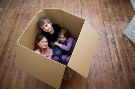 simsearch:649-06716505,k - Three children sitting inside a box. Stock Photo - Premium Royalty-Free, Code: 649-03153520