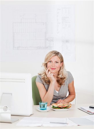 Business woman with healthy lunch. Stock Photo - Premium Royalty-Free, Code: 649-03297093