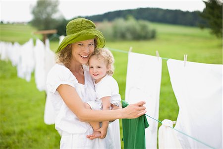 female clothes profile - mother and little child Stock Photo - Premium Royalty-Free, Code: 649-03291802